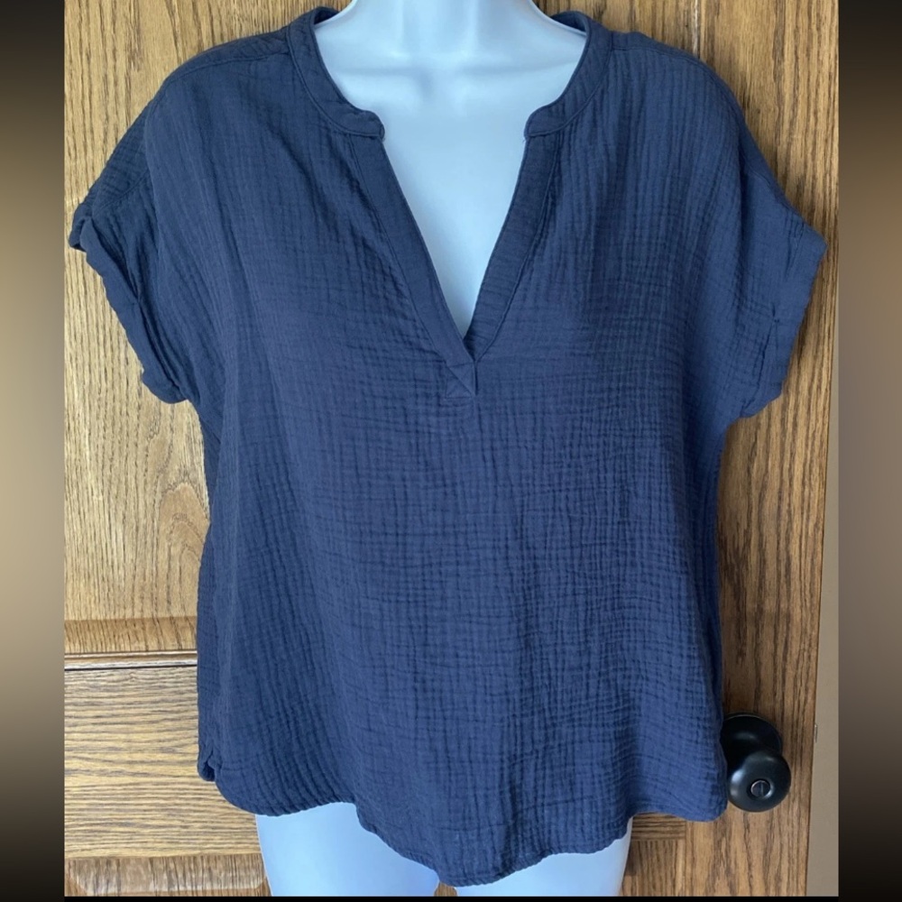 NWT Women’s C&C California 100% Cotton Navy Blue Top. Size Small